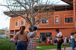 Architecture contemporaine en terre cuite en Afrique de l'Ouest